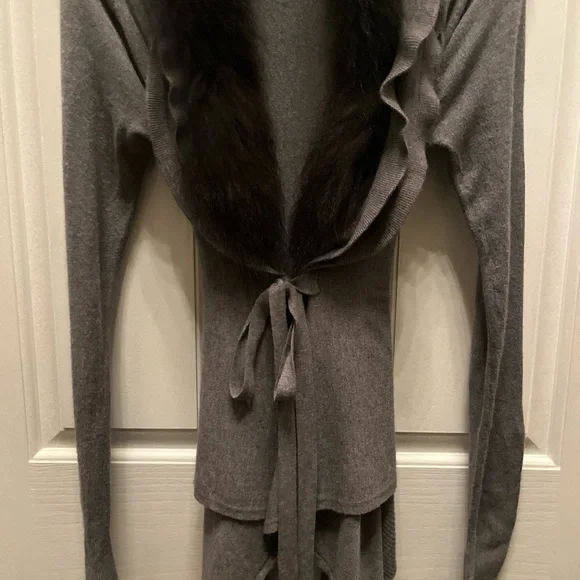 FRANCO D WOMEN'S GRAY RUFFLE FRONT CARDIGAN WITH DETACHABLE FAUX FUR- SM/MED - Picture 5 of 7